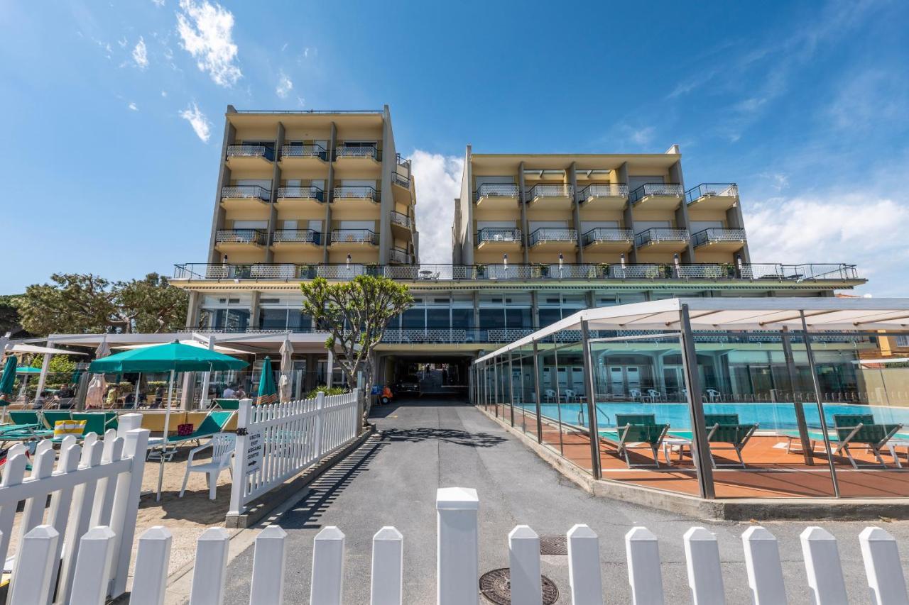 Hotel Bellevue Et Mediterranee Diano Marina Exterior photo