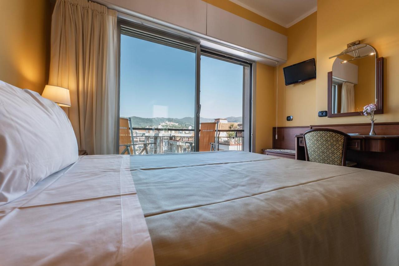 Hotel Bellevue Et Mediterranee Diano Marina Exterior photo