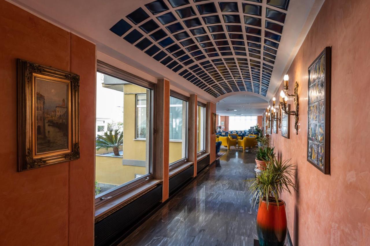 Hotel Bellevue Et Mediterranee Diano Marina Exterior photo