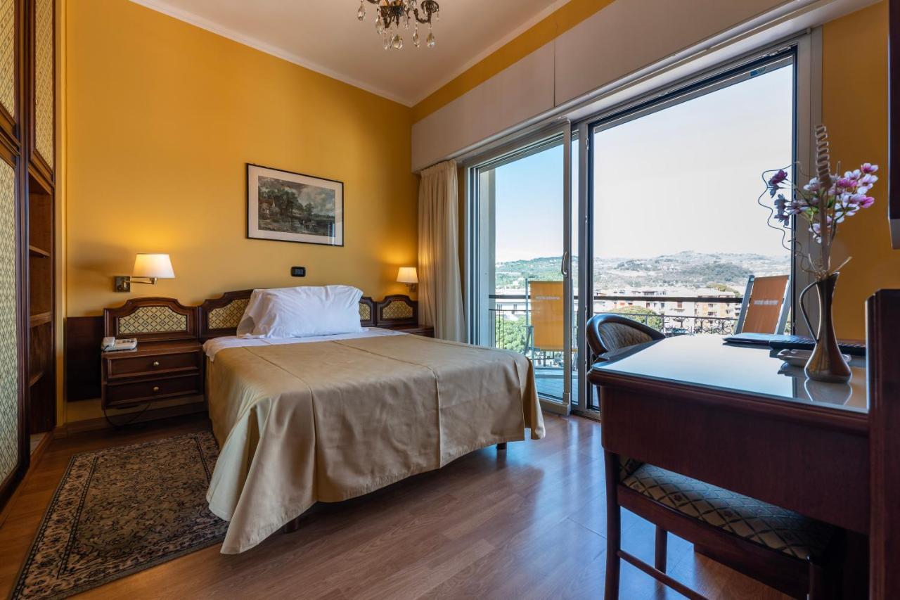 Hotel Bellevue Et Mediterranee Diano Marina Exterior photo