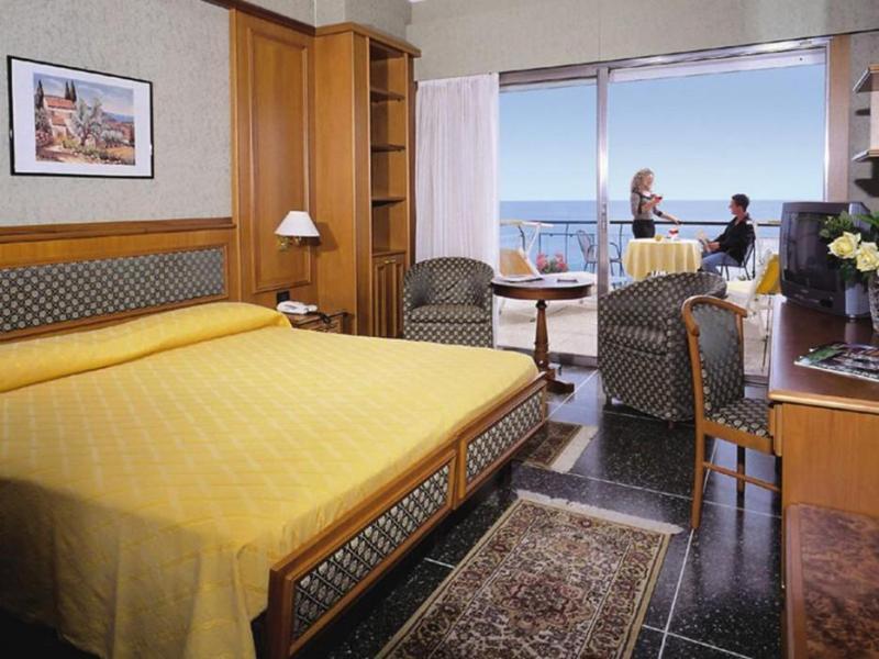 Hotel Bellevue Et Mediterranee Diano Marina Exterior photo