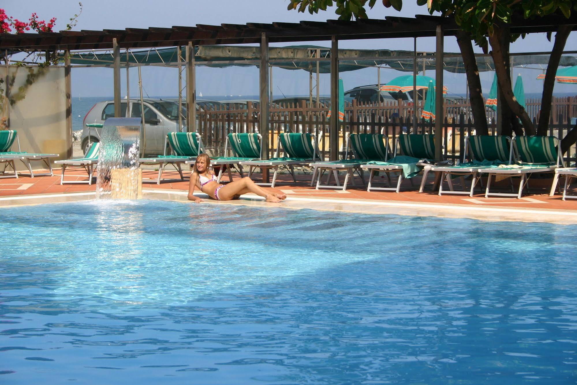 Hotel Bellevue Et Mediterranee Diano Marina Exterior photo
